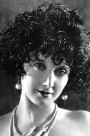  Mae Busch