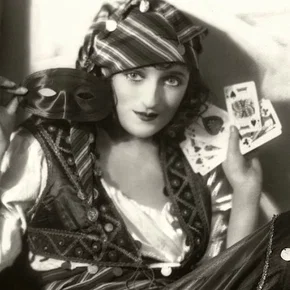 Photo star :  Carmel Myers