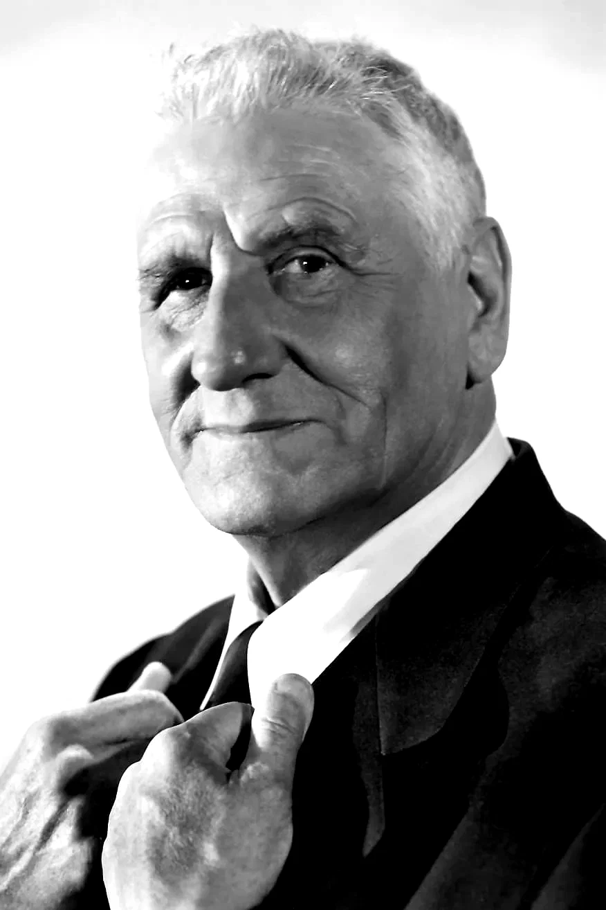 Finlay Currie