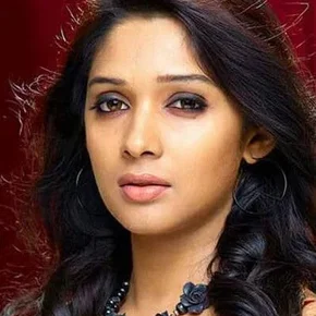 Photo star :  Nyla Usha