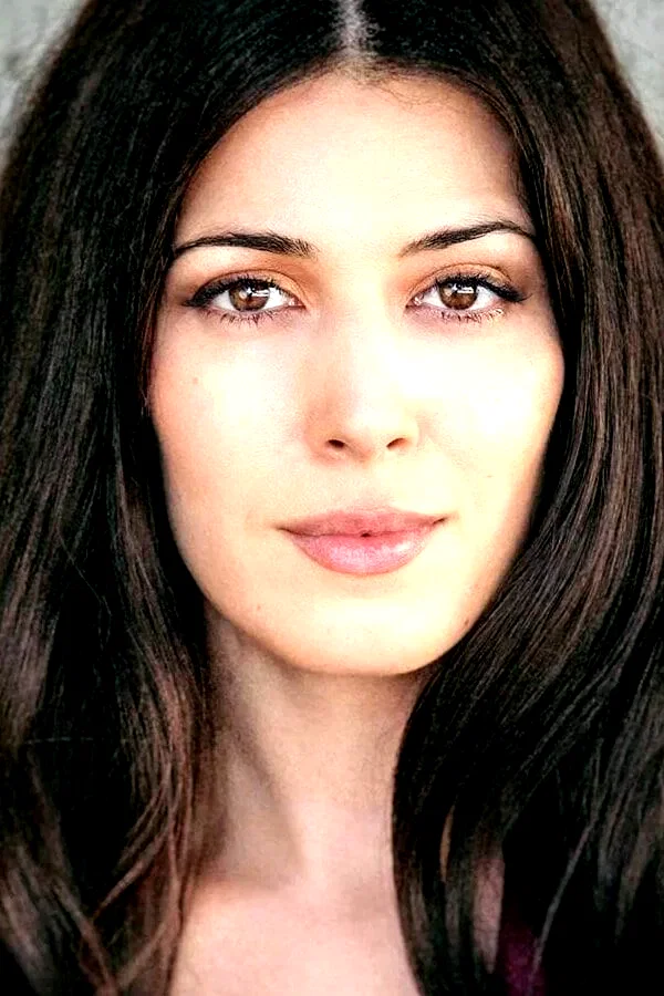  Liz Tabish