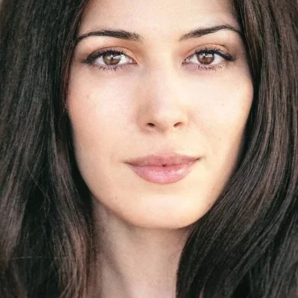  Liz Tabish