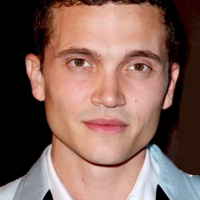 Photo star : Karl Glusman