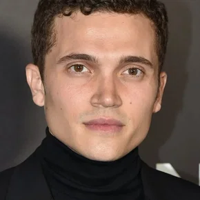 Photo star : Karl Glusman
