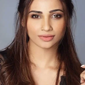 Photo star :  Daisy Shah