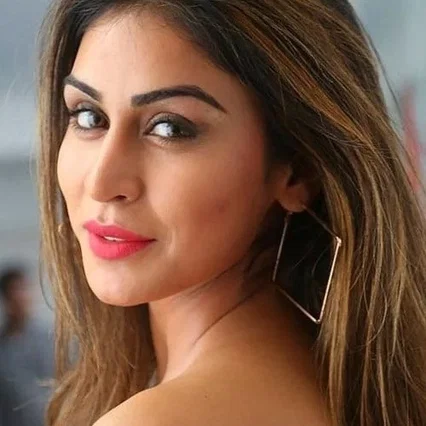  Myra Sareen