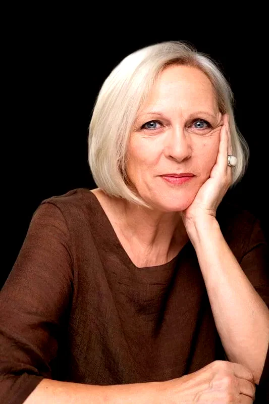 Gillian Apter