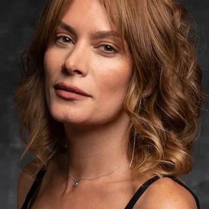 Ebru Cündübeyoğlu