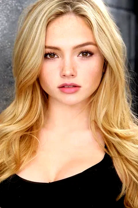  Natalie Alyn Lind