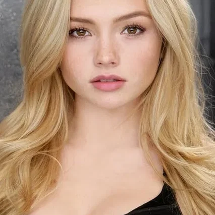  Natalie Alyn Lind