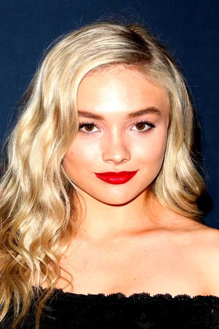  Natalie Alyn Lind