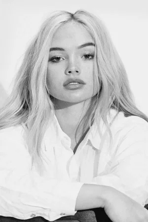  Natalie Alyn Lind photo