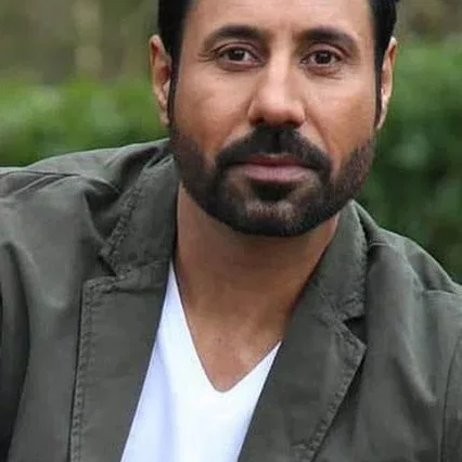  Binnu Dhillon