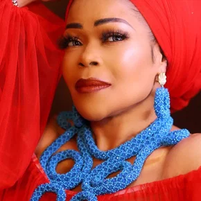 Photo star :  Shaffy Bello