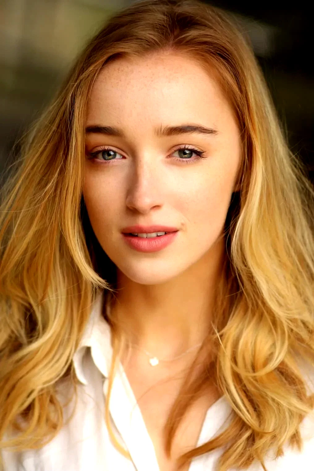  Phoebe Dynevor