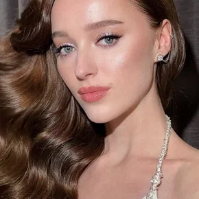 Photo star :  Phoebe Dynevor
