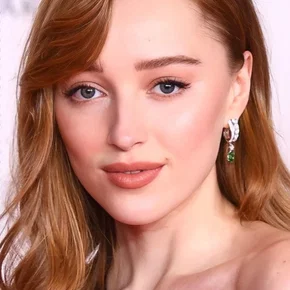 Photo star :  Phoebe Dynevor