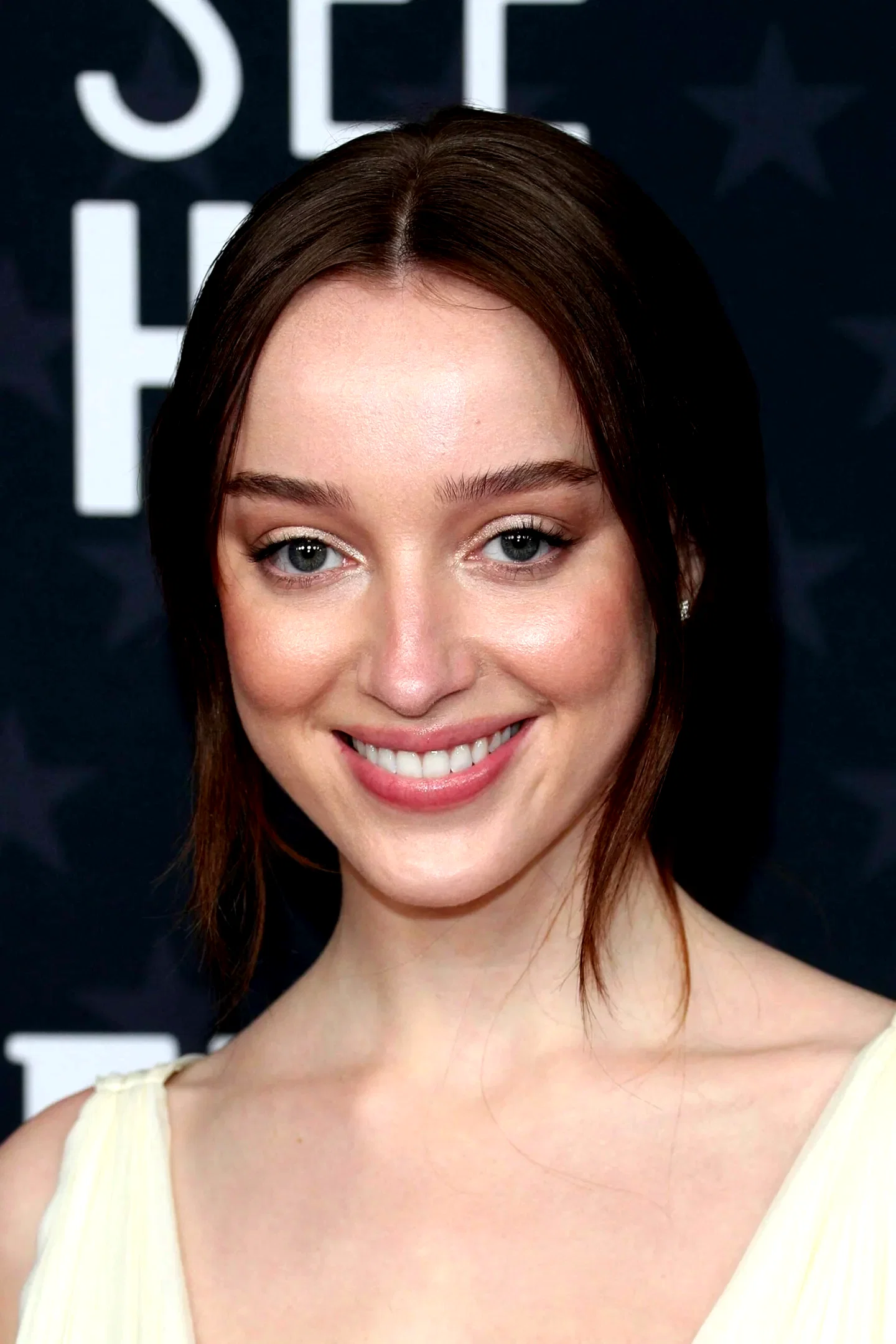  Phoebe Dynevor