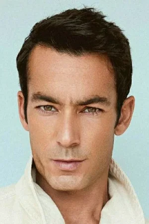 Aaron Diaz