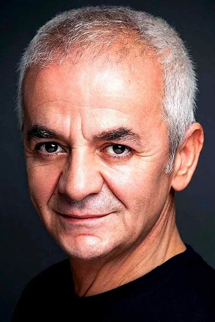  Zafer Algöz