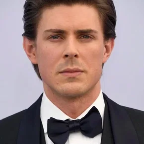Photo star : Chris Lowell