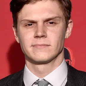 Photo star : Evan Peters