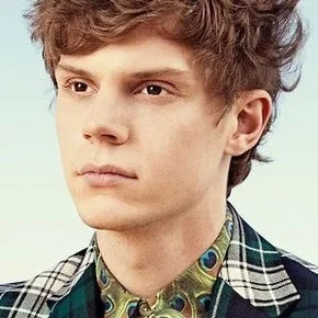 Photo star : Evan Peters