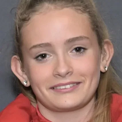  Lola Campbell