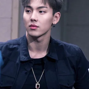 Photo star :  Sohn Hyun-woo