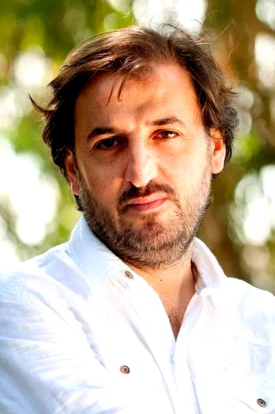  Özcan Alper
