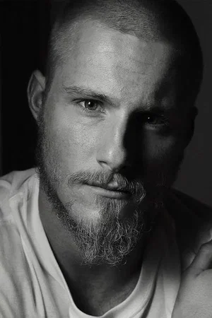Alexander Ludwig photo