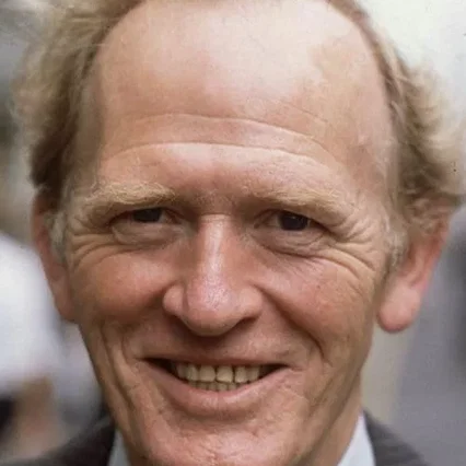  Gordon Jackson