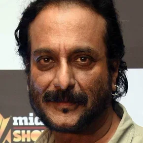 Photo star :  Milind Gunaji