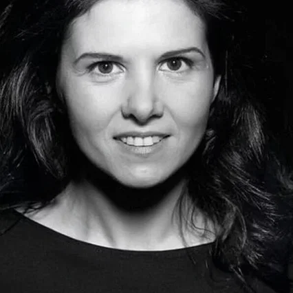  Isabel Naveira