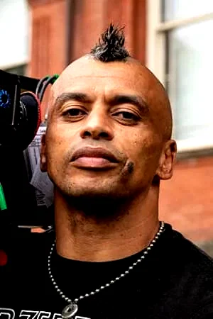  Mark Tonderai