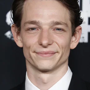 Photo star : Mike Faist
