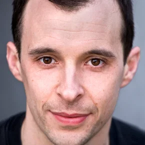 Photo star :  Tom Vaughan-Lawlor
