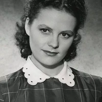  Astrid Villaume