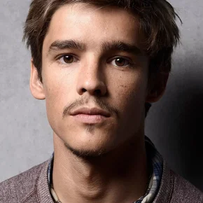 Photo star : Brenton Thwaites