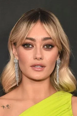 Ella Purnell photo