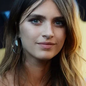 Photo star :  Nell Tiger Free