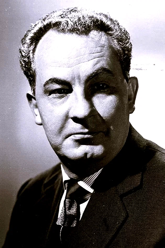 Leo  Mckern