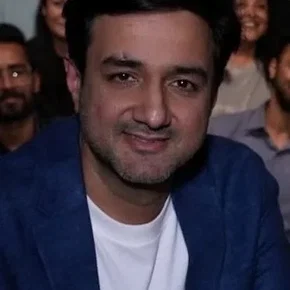 Photo star :  Siddharth Anand