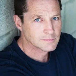 Photo star : Tim Guinee