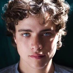 Photo star : Douglas Smith