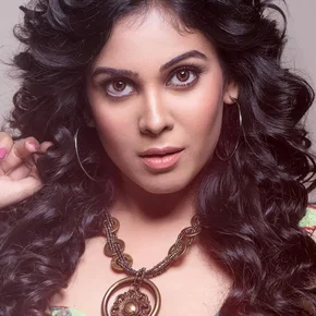 Photo star :  Chandhini Tamilarasan