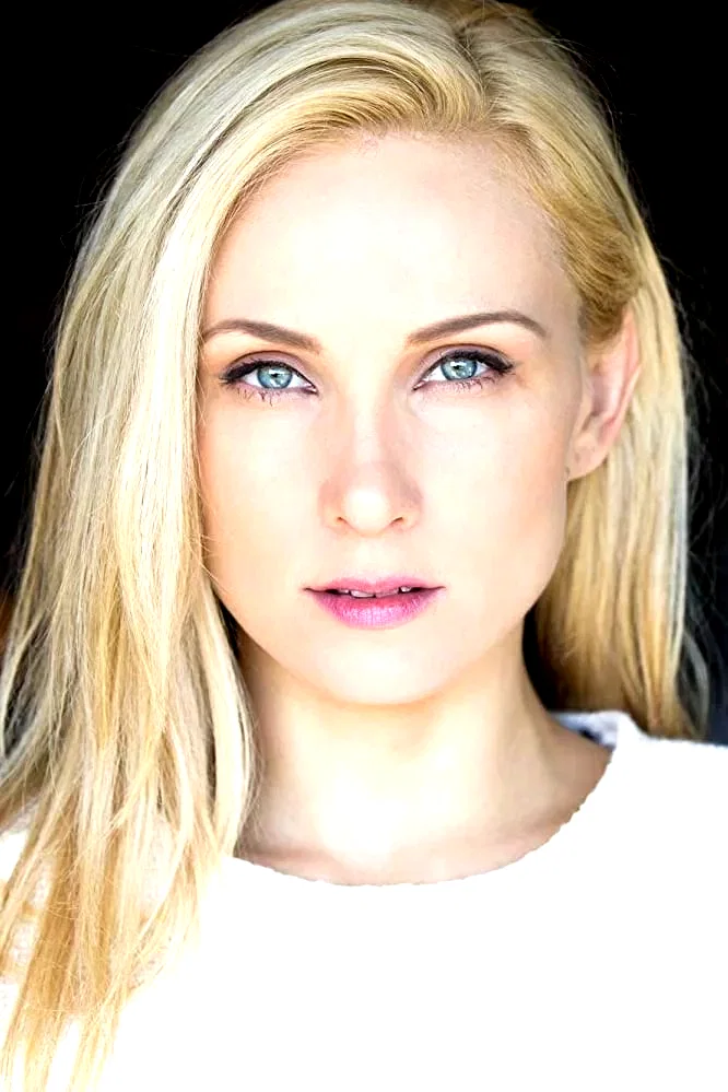  Alexis Kendra
