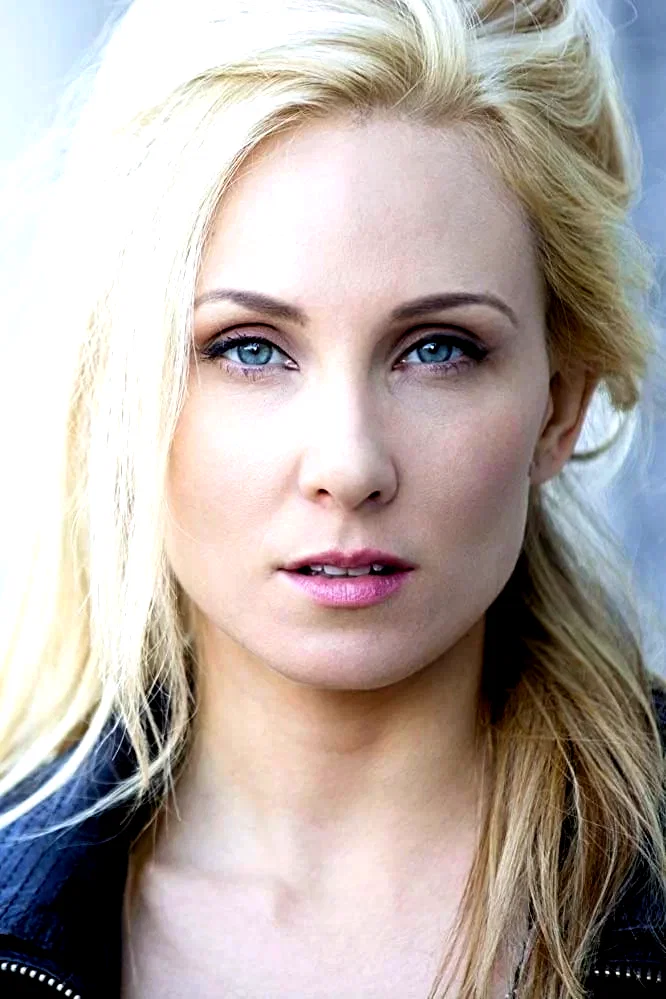  Alexis Kendra