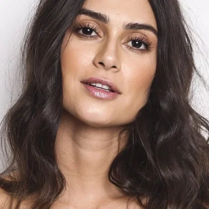  Thaila Ayala