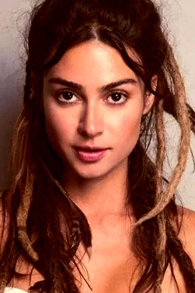  Thaila Ayala